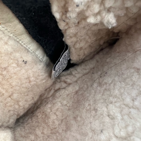 UGG Endell Black Suede Lug Sole Boot Size 7 - Picture 3 of 9